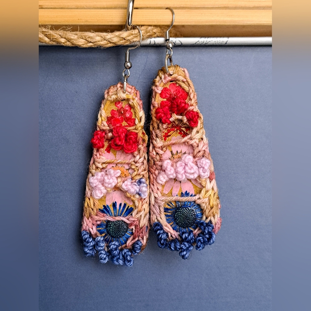 Teardrop Hand Knitted and Embroidered Earrings with Dry Flowers Colorful Cotton - Picture 16 of 16